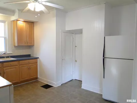 526 S Johnson St, Macomb, IL 61455 photo 10