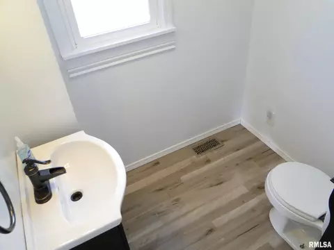 526 S Johnson St, Macomb, IL 61455 photo 11