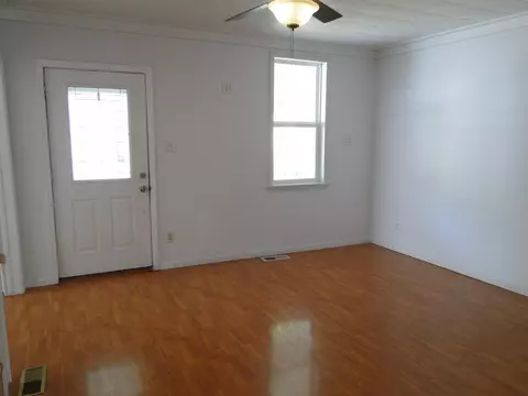 526 S Johnson St, Macomb, IL 61455 photo 4