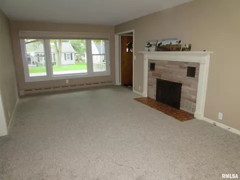 217 E Pine St, Metamora, IL 61548 photo 5
