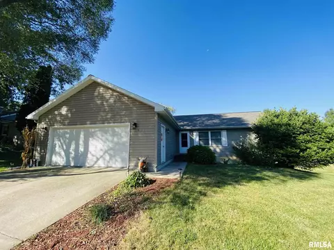 625 Meadow Dr, Macomb, IL 61455 photo 3
