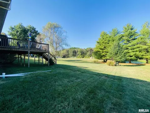 625 Meadow Dr, Macomb, IL 61455 photo 4