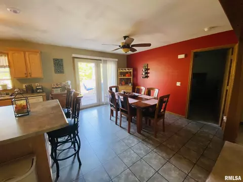625 Meadow Dr, Macomb, IL 61455 photo 20
