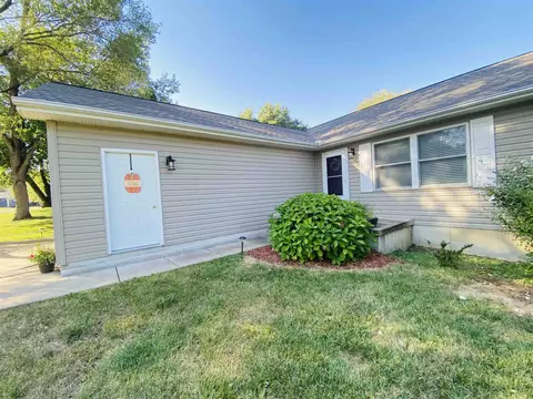 625 Meadow Dr, Macomb, IL 61455 photo 9