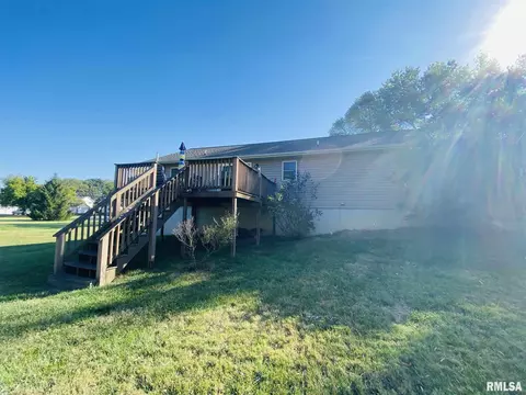 625 Meadow Dr, Macomb, IL 61455 photo 5
