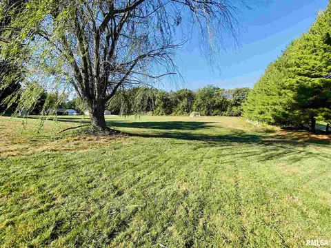 625 Meadow Dr, Macomb, IL 61455 photo 6