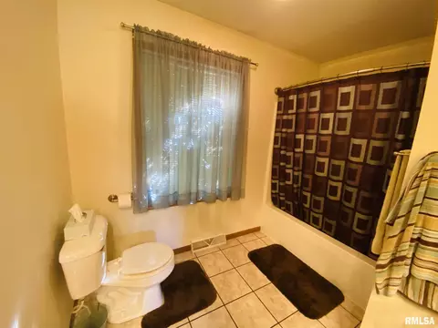 625 Meadow Dr, Macomb, IL 61455 photo 24