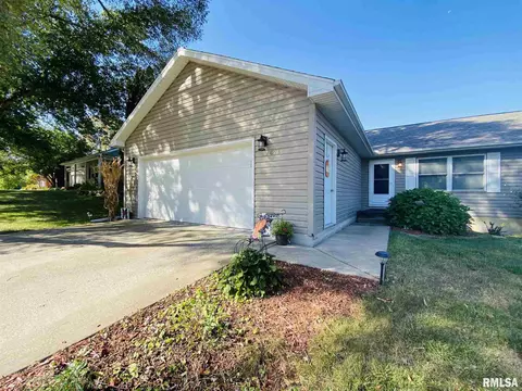 625 Meadow Dr, Macomb, IL 61455 photo 1