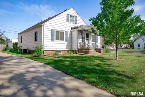327 N Kickapoo Ter, Peoria, IL 61604 photo 2