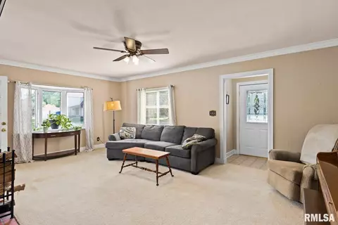 327 N Kickapoo Ter, Peoria, IL 61604 photo 7