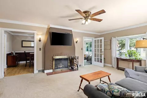 327 N Kickapoo Ter, Peoria, IL 61604 photo 6