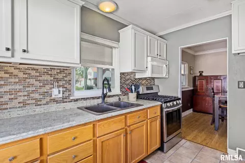 327 N Kickapoo Ter, Peoria, IL 61604 photo 15