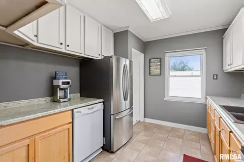 327 N Kickapoo Ter, Peoria, IL 61604 photo 14