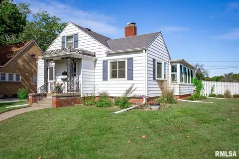 327 N Kickapoo Ter, Peoria, IL 61604 photo 3