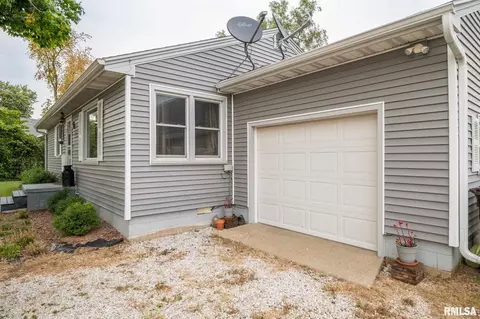 1004 S Oak St, Delavan, IL 61734 photo 30