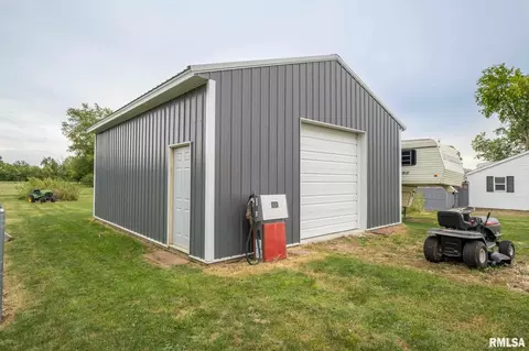 1004 S Oak St, Delavan, IL 61734 photo 32