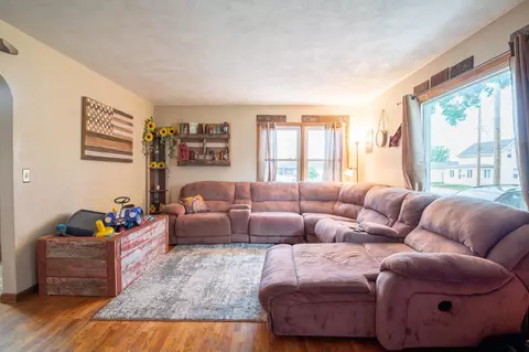 1004 S Oak St, Delavan, IL 61734 photo 4