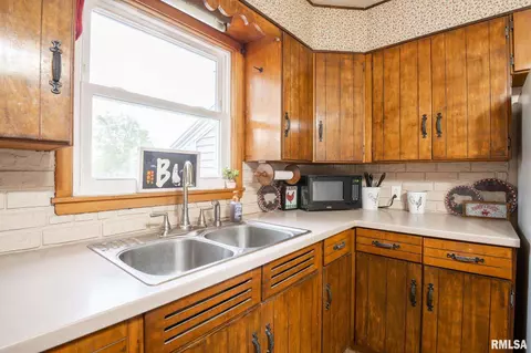 1004 S Oak St, Delavan, IL 61734 photo 12