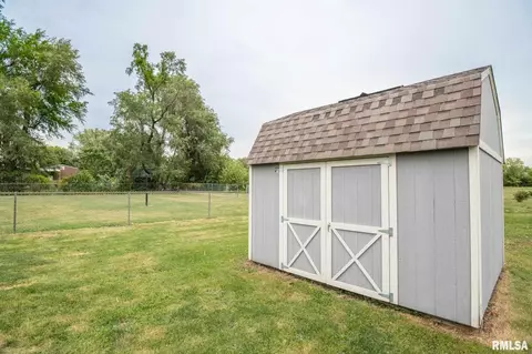 1004 S Oak St, Delavan, IL 61734 photo 36