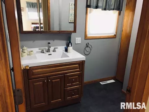 615 S Campbell St, Macomb, IL 61455 photo 10