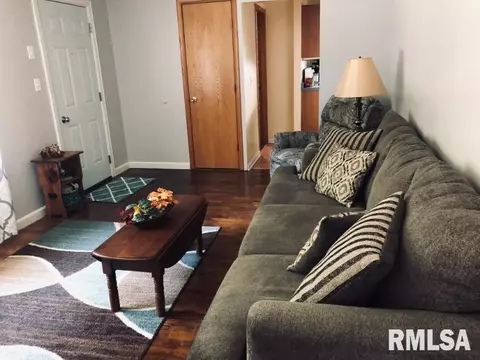 615 S Campbell St, Macomb, IL 61455 photo 3