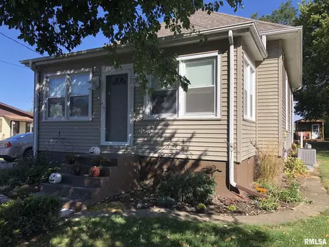 446 E Walnut St, Washburn, IL 61570 photo 2