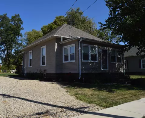446 E Walnut St, Washburn, IL 61570 photo 1