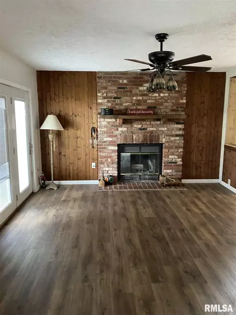 207 9th St, Lacon, IL 61540 photo 2