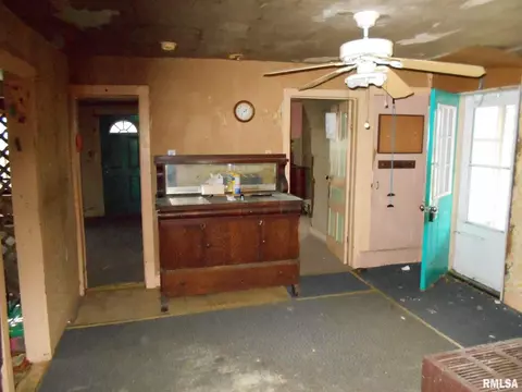 1027 E Carroll St, Macomb, IL 61455 photo 3