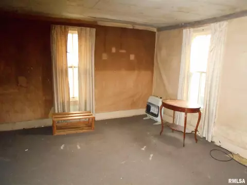 1027 E Carroll St, Macomb, IL 61455 photo 5