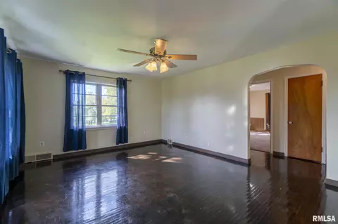 426 Old Germantown Rd, Germantown Hills, IL 61548 photo 3