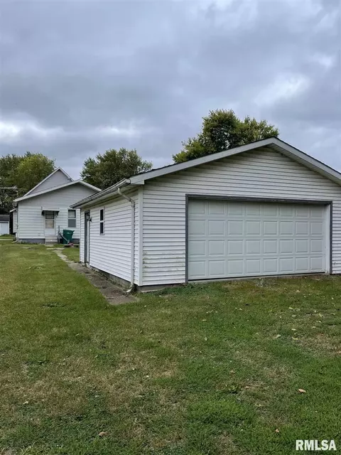 910 E Murray St, Macomb, IL 61455 photo 11