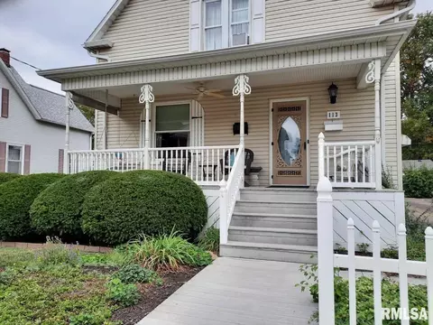 113 E Myrtle St, Canton, IL 61520 photo 2
