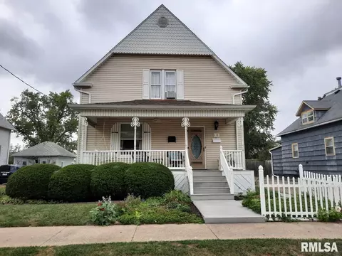 113 E Myrtle St, Canton, IL 61520 photo 1