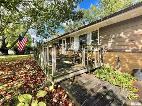301 1st St, Congerville, IL 61729 photo 2