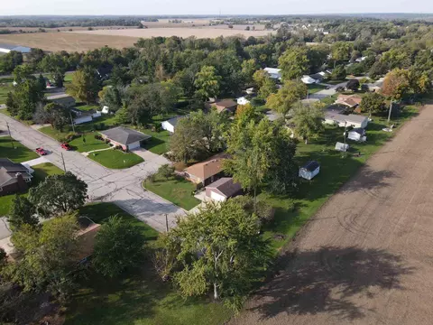 301 1st St, Congerville, IL 61729 photo 31