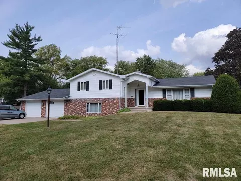 1020 E Piper St, Macomb, IL 61455 photo 1