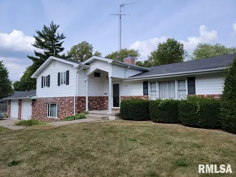 1020 E Piper St, Macomb, IL 61455 photo 2