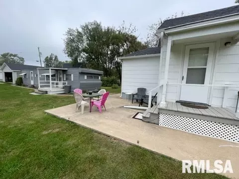 306 N Main St, Abingdon, IL 61410 photo 6