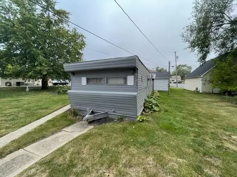 306 N Main St, Abingdon, IL 61410 photo 4
