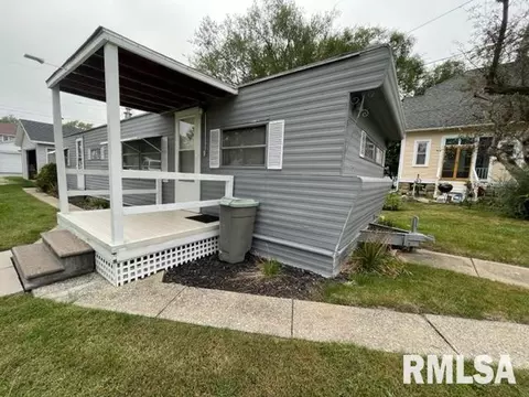 306 N Main St, Abingdon, IL 61410 photo 5