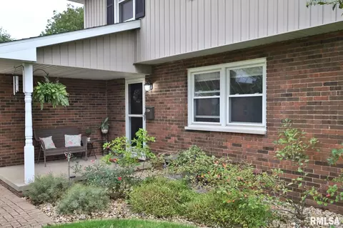 604 Devonshire Rd, Washington, IL 61571 photo 2