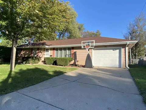 802 W Chase St, Macomb, IL 61455 photo 2