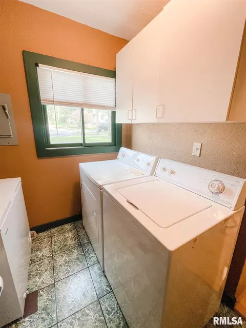 98 Thrush Ave, Pekin, IL 61554 photo 14