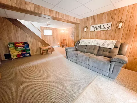 98 Thrush Ave, Pekin, IL 61554 photo 20