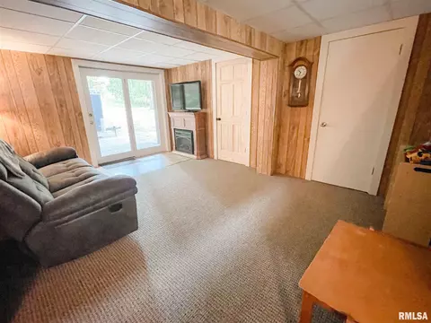 98 Thrush Ave, Pekin, IL 61554 photo 23