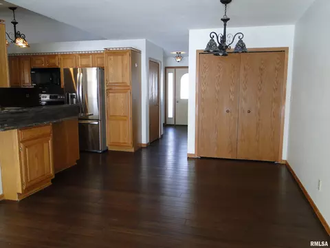 307 E Yeiser St, Macomb, IL 61455 photo 8