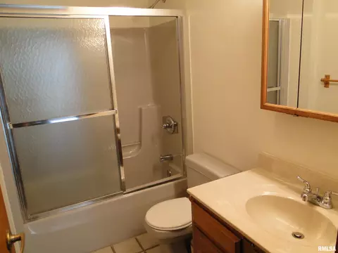 307 E Yeiser St, Macomb, IL 61455 photo 18