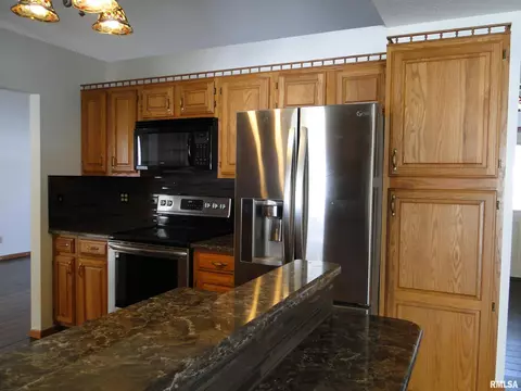 307 E Yeiser St, Macomb, IL 61455 photo 7