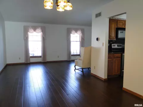 307 E Yeiser St, Macomb, IL 61455 photo 4